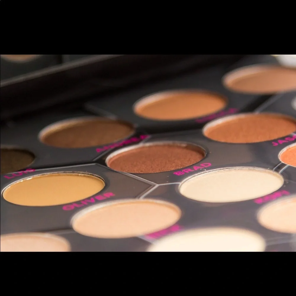 🌿 BeeBeauty London Barbella Eyeshadow Palette